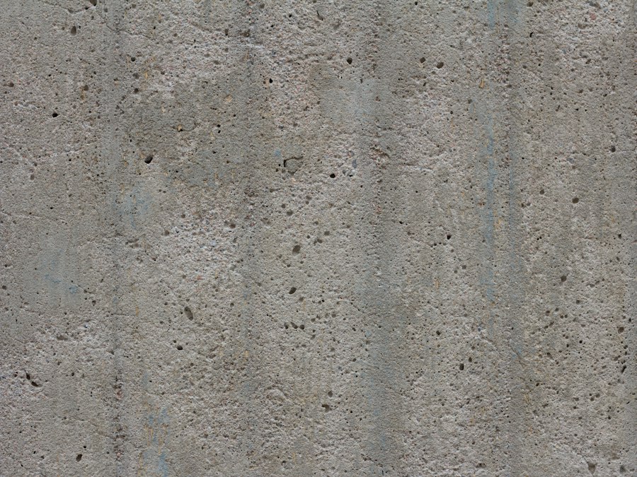 Detalhe arquitetônico de concreto com luz rasante